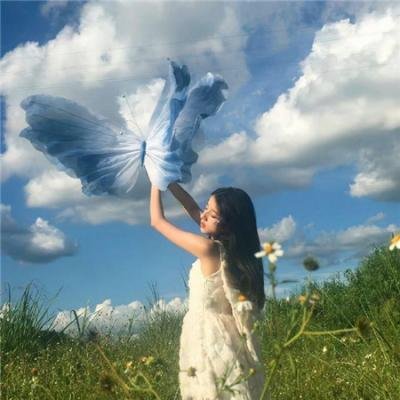 当红小花私下抽烟，凌晨内幕曝光，公司火速否认